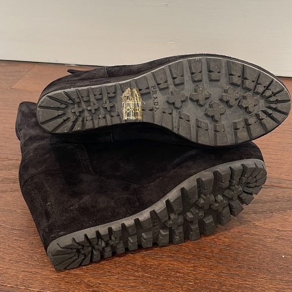 Prada Women’s Black Suede Wedge Boots Size 37/7 - Picture 5 of 7